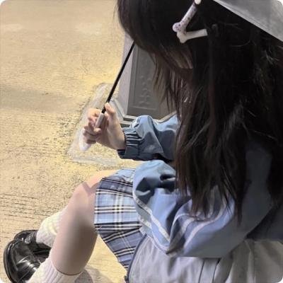 狐狸躲进洞